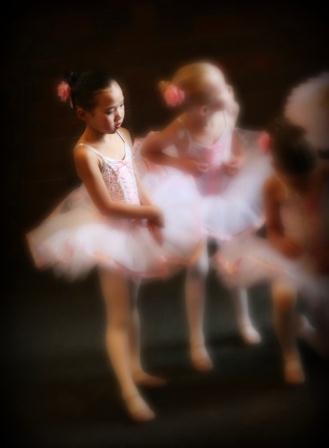 Liliana (far left) with the cast of Confett